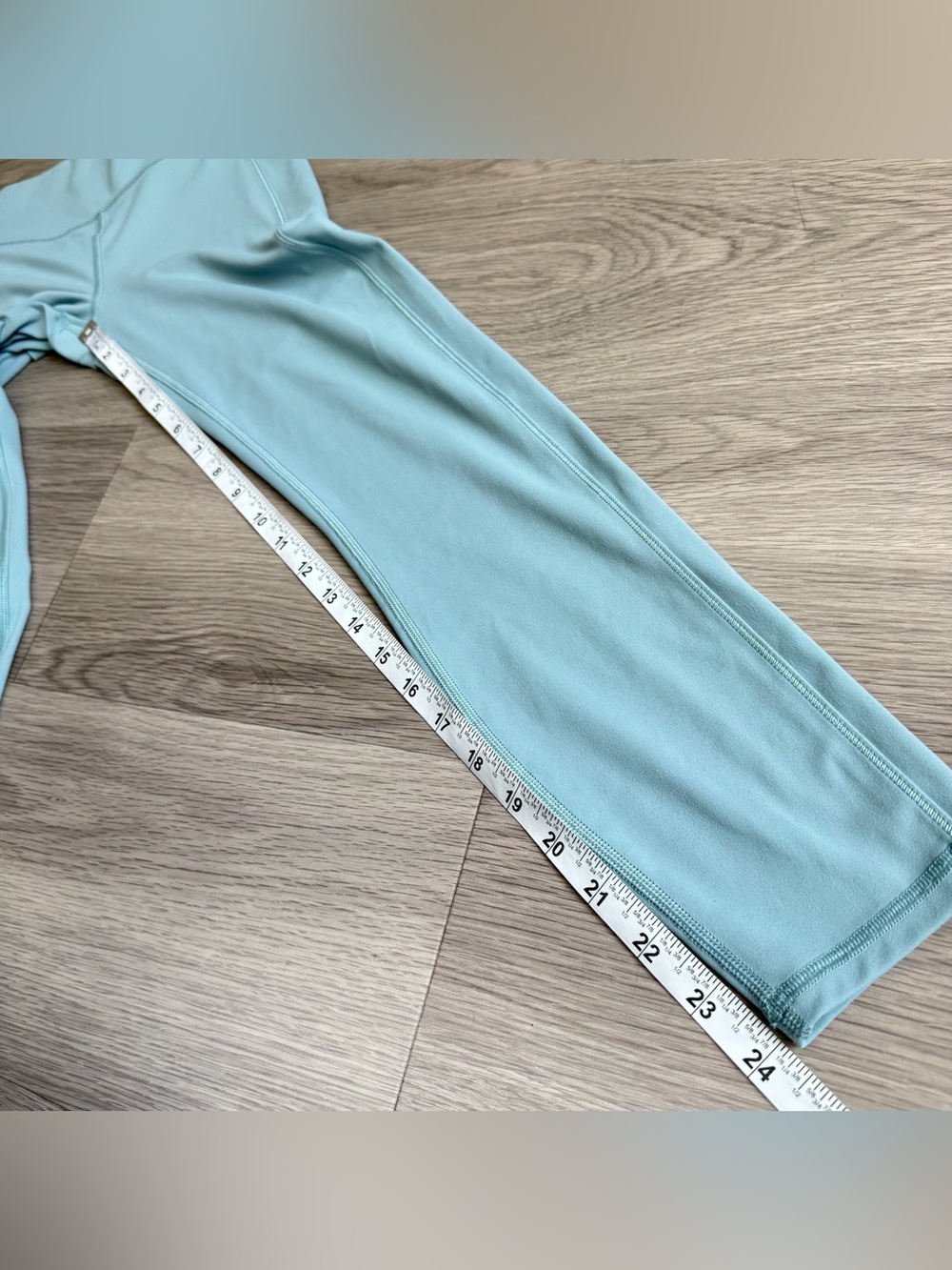 Vuori Studio Pocket Legging in Light Aqua Blue | Size S - Picture 5 of 9
